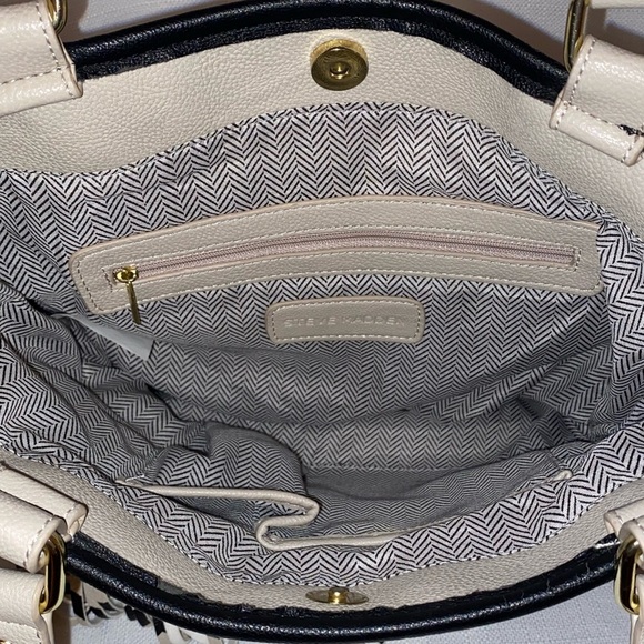 Steve Madden Shoulder/Crossbody/Handbag in Off White/Beige with Black Trim - Picture 4 of 9